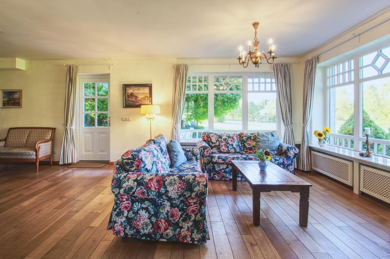 Reetdachhaus Mit Grossem Garten Und Kamin Marlow Dış mekan fotoğraf