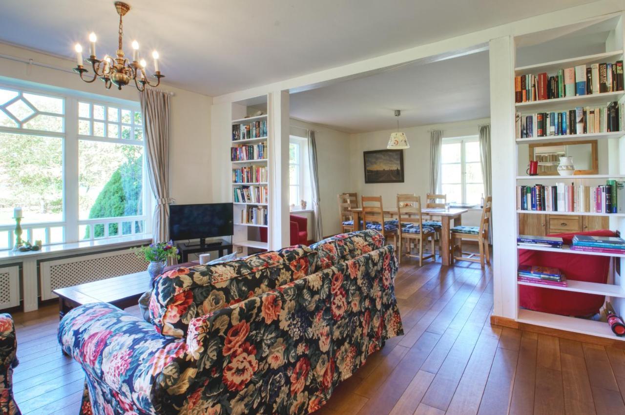 Reetdachhaus Mit Grossem Garten Und Kamin Marlow Dış mekan fotoğraf